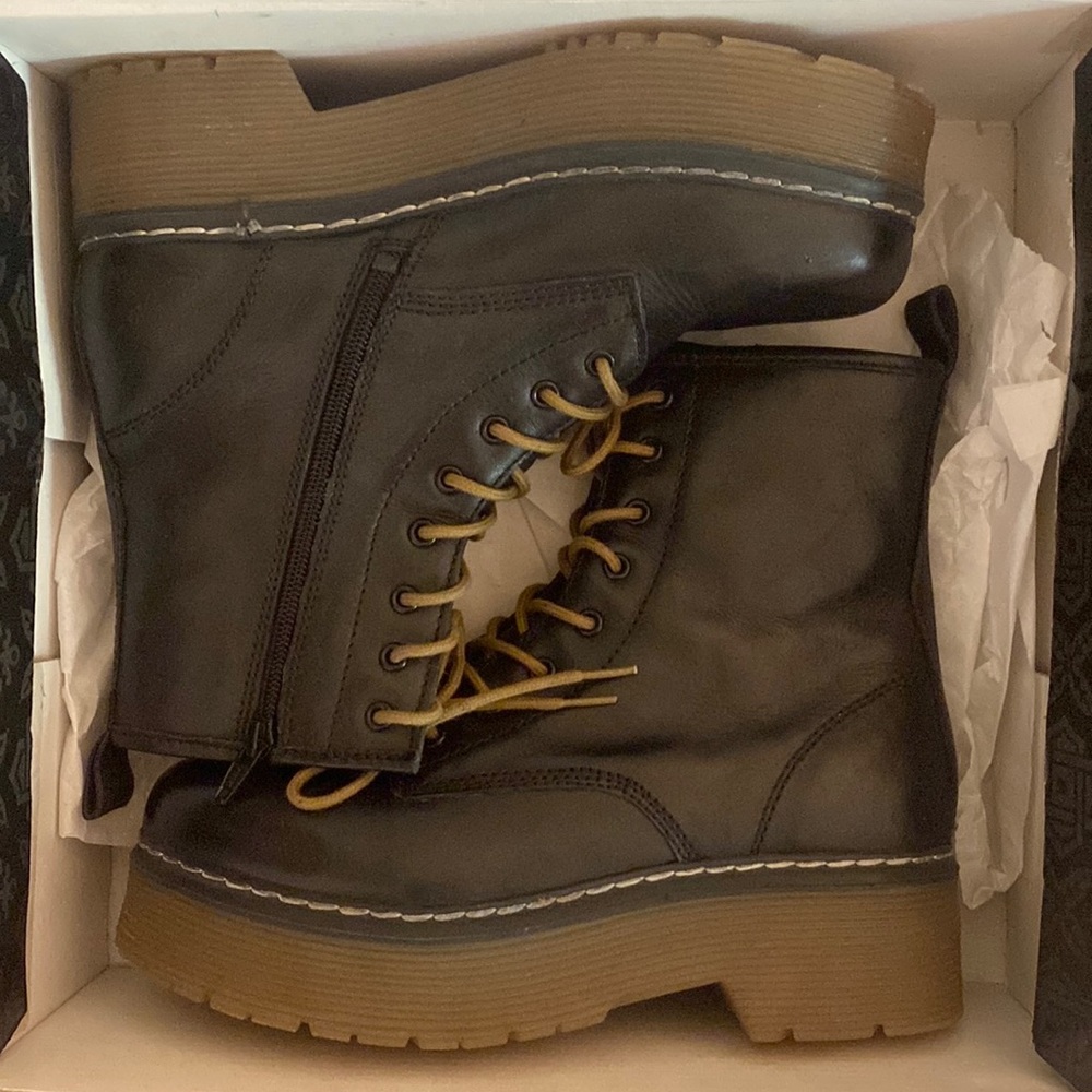 Roolee Elvis platform boots size 8